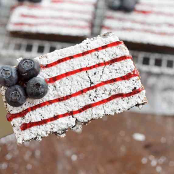 Make these super easy American Flag Brownies for Memorial Day or the Fourth of July. A simple patrio