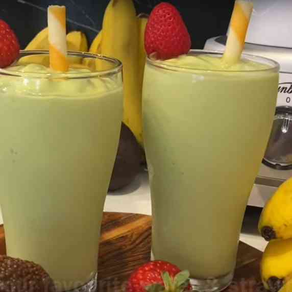 Avocado and Banana Smoothie for Weight Gain