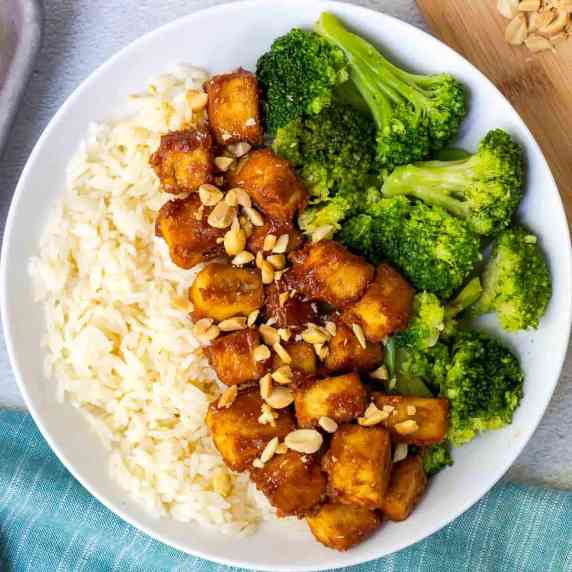 Peanut butter tofu served over white rice and steamed broccoli.