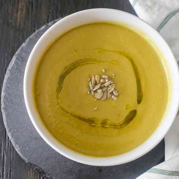 A Creamy Celery and sweet potato soup without any cream and full of vitamins and minerals. 