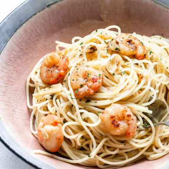 Pasta with garlic and shrimp