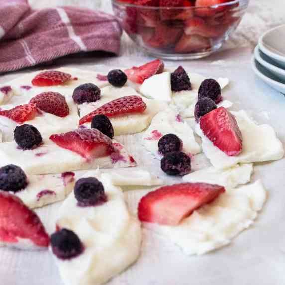 greek yogurt bark with berries 