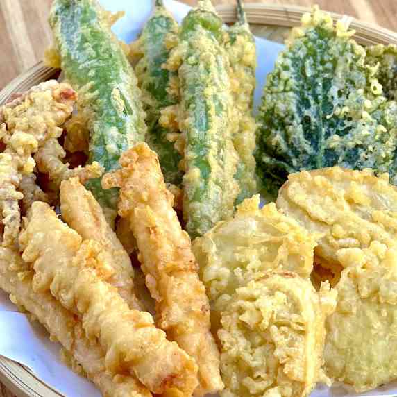 A delectable array of deep-fried delights, featuring veggies, seafood, and more.