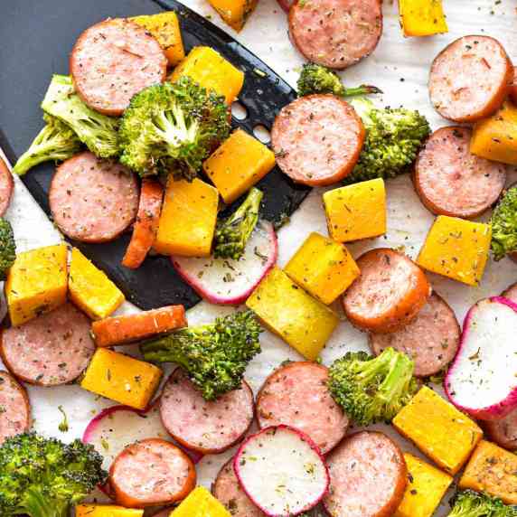 https://trivet.recipes/images/made/Low-FODMAP-Sausage-and-Fall-Vegetables-Sheet-Pan-Air-Fryer-Featured%F0%9F%90%BEabcdef%F0%9F%90%BEafa787049c98105f168ead0c893a70eb1ebd3169.jpg