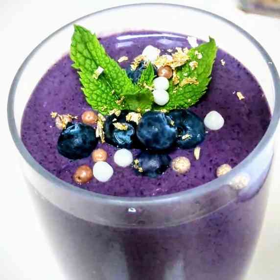 low-calorie-blueberry-banana-smoothie/