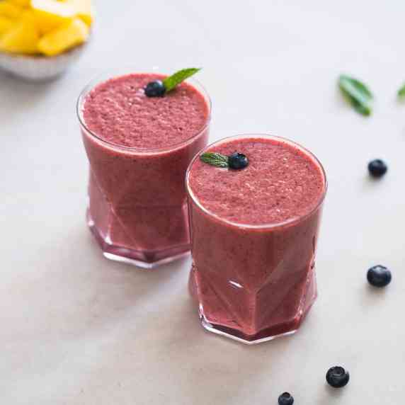 Blueberry Pineapple Smoothie without Banana