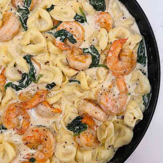 Shrimp Tortellini with Garlic Sauce and Spinach 