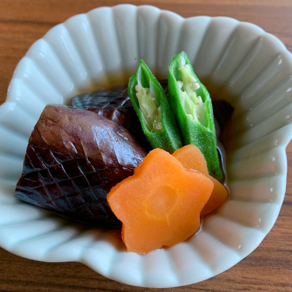 A dish of grilled vegetables dipped in mentsuyu. 