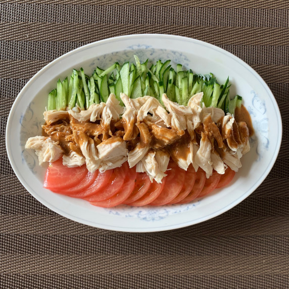 Banbanj is a Chinese dish made with chicken breast, cucumber, tomato and sesame dressing.