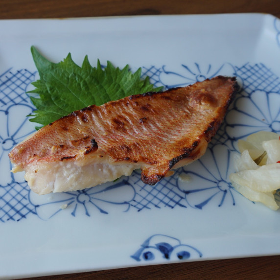 Kasuzuke yaki is a unique dish made by soaking red fish in sake lees and then baking it in the oven.