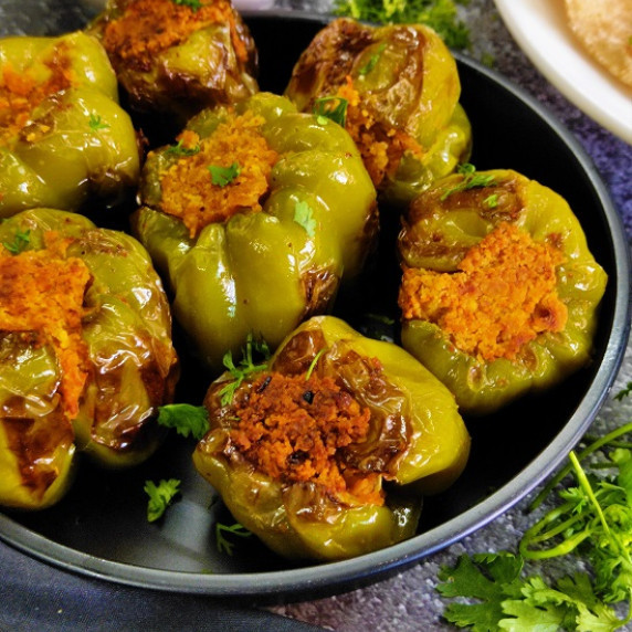 A delicious comforting side dish made with green bell peppers & gram flour. 