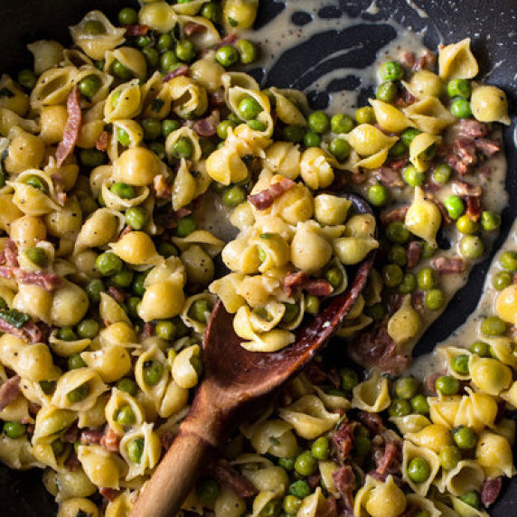 Creamy Pasta with Smoked Bacon and Peas