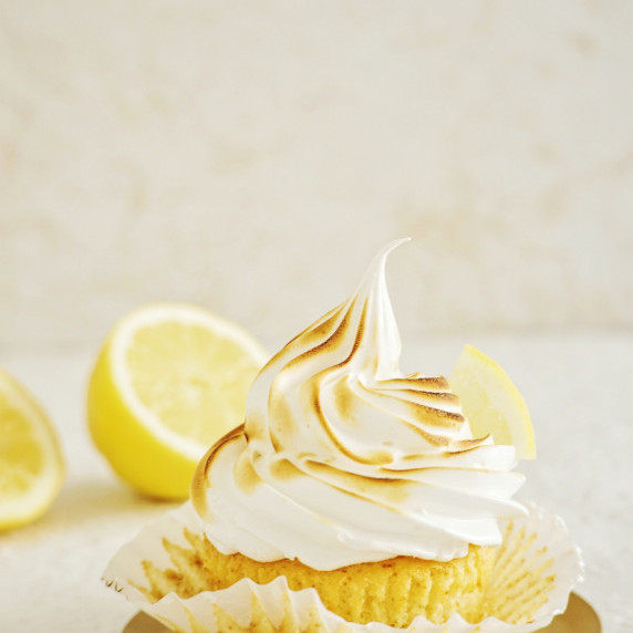 Vanilla Cupcakes with Lemon Curd