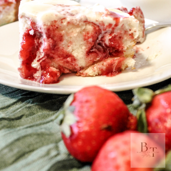 Strawberry cake with strawberries 