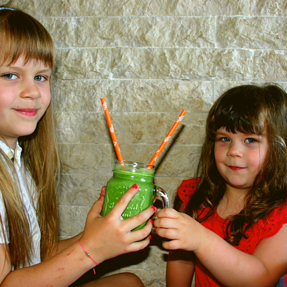 kid-friendly green smoothie with spinach 