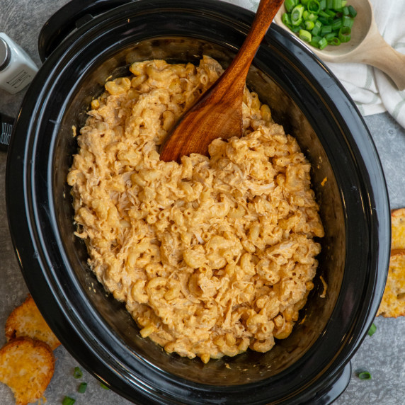 Crock Pot Buffalo Chicken Mac and Cheese