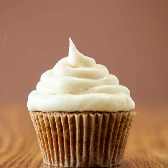 Cupcake with cream cheese frosting