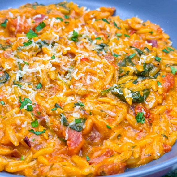 Creamy Spinach and Tomato One-Pot Vegan Orzo Recipe