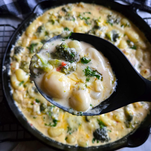 Gnocchi and green broccoli in a white cheddar cheese sauce.