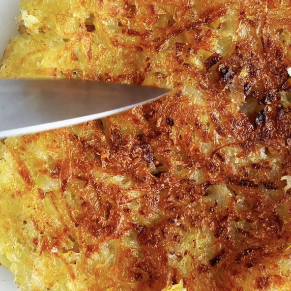 This easy potato Rosti recipe will give you an irresistibly EPIC CRUNCH with each bite!