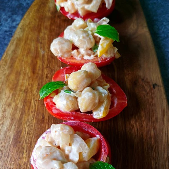 A delicious Deviled Tomatoes is the perfect recipe for parties, Easter, Brunches as a vegetarian app