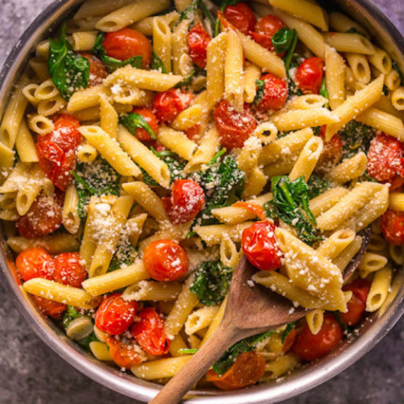 Say hello to my latest dinner obsession: Easy Tomato and Spinach Pasta! Loaded with juicy cherry tom