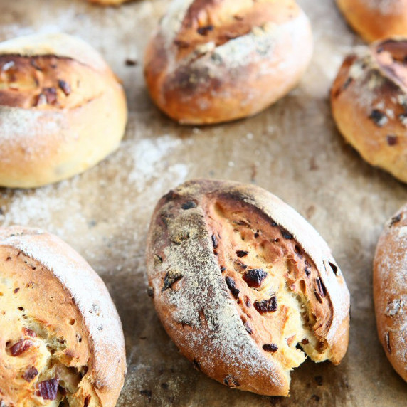 Quick Onion Bread Rolls