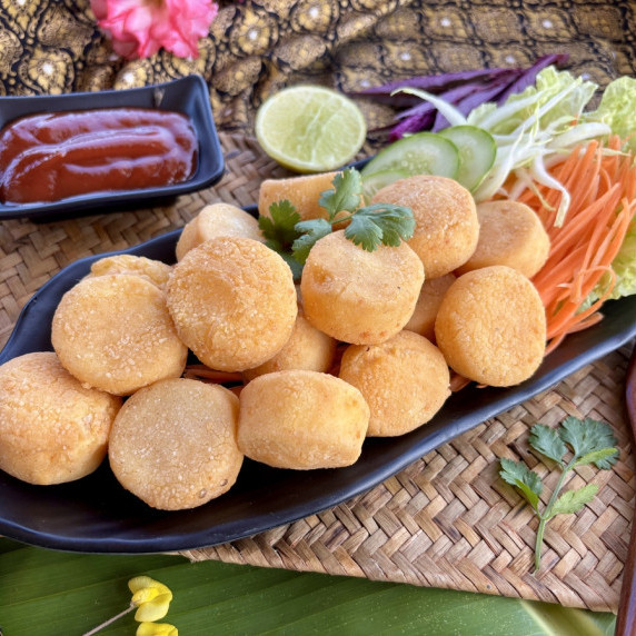 Crispy fried tofu with chili dipping sauce.