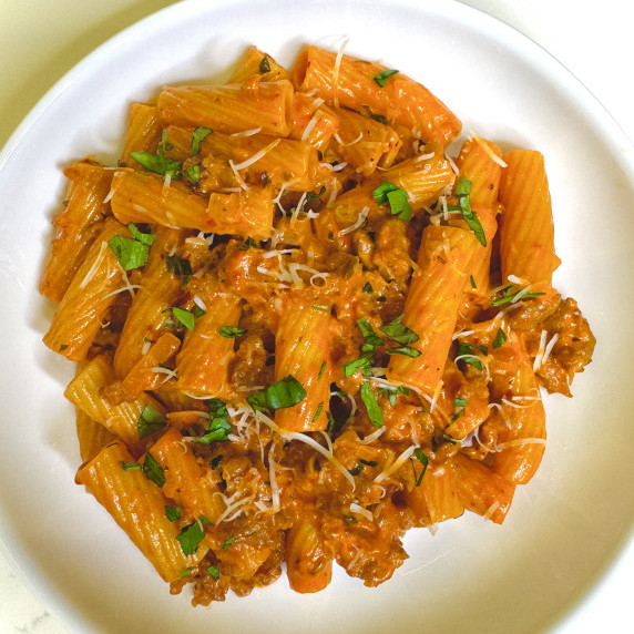 Spicy rigatoni with sausage 