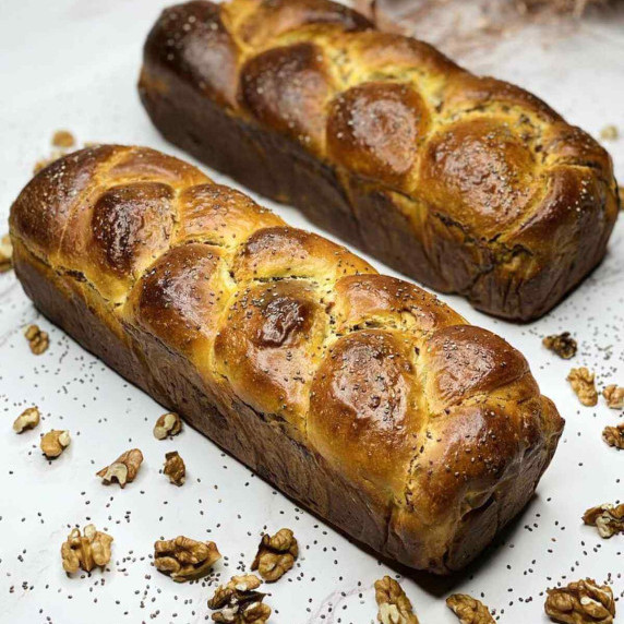 Walnut Roll (Cozonac cu nuca si stafide)