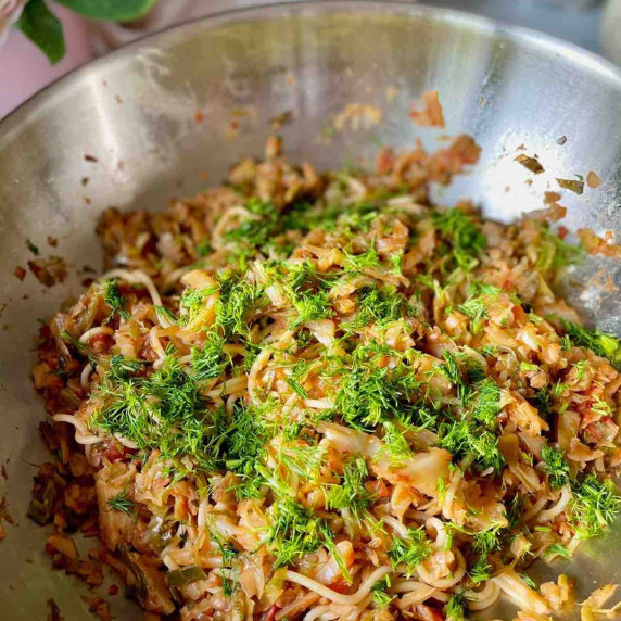 Few people cook cabbage like this! A cabbage pasta recipe!