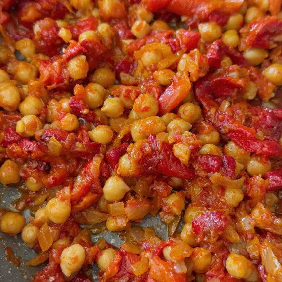 Roast Pepper and Chickpea StewIn a pan