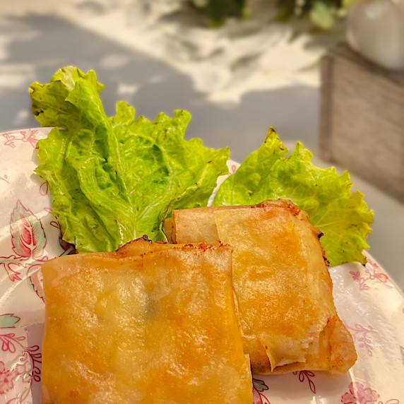 Chicken box patties arranged on floral plate placed on table 