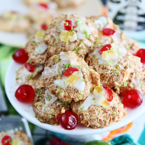 Piña Colada Macaroons