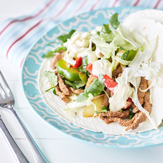 Strips of stir fry beef with red and green capsicums. Topped with lettuce, fresh coriander and cream
