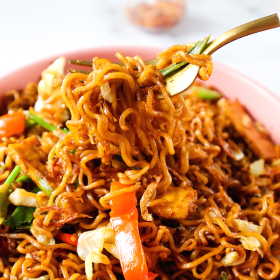 Indonesian fried noodles with vegetables and tofu