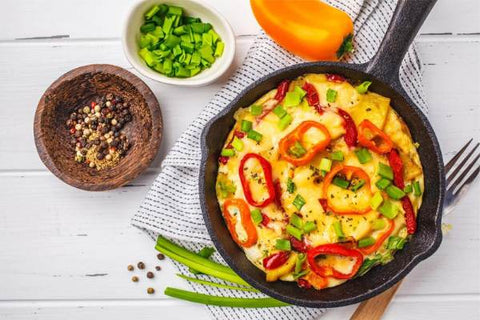 healthy omelette with peppers and tomatoes