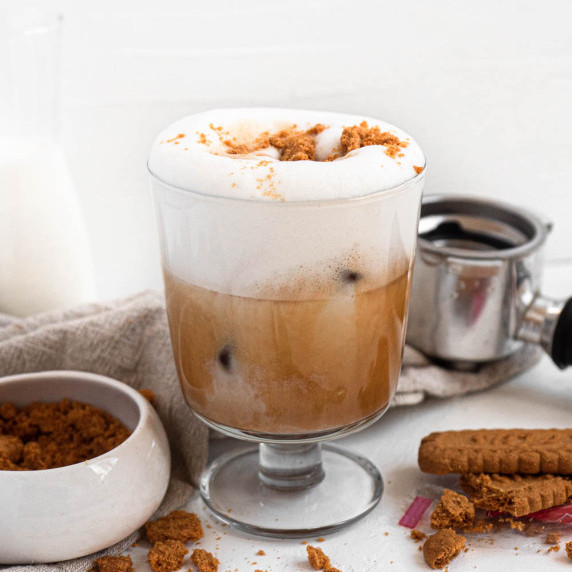 Speculoos cookie butter latte with foamed milk 