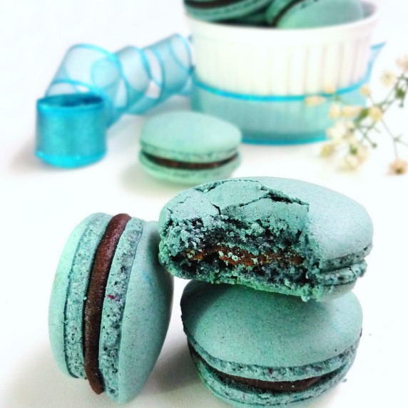 Are you ready to bake your own macarons? go ahead... read the rest of this post.