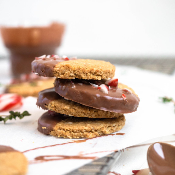 milk chocolate dipped peppermint digestive biscuits 