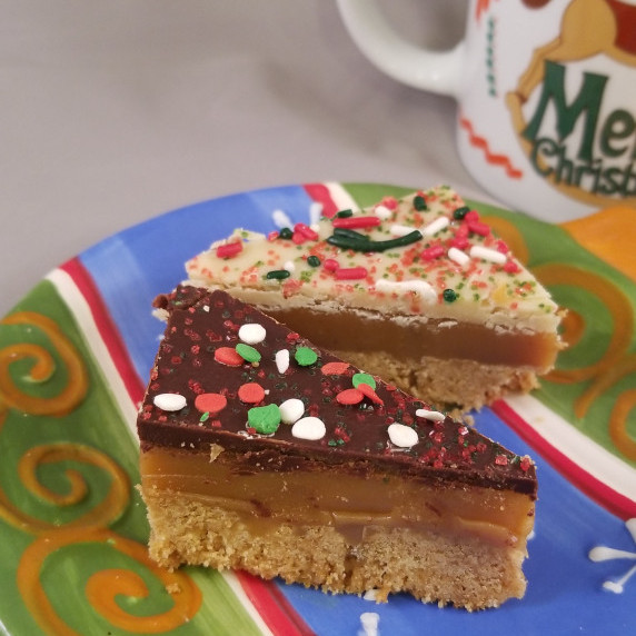 White chocolate and dark chocolate variations of Graham Cracker Millionaire Bars on a holiday plate