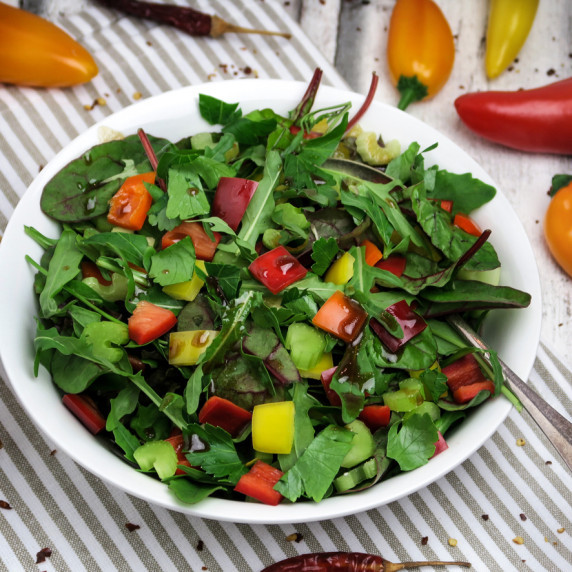 Barbecue salad with a spicy and smoky maple syrup dressing