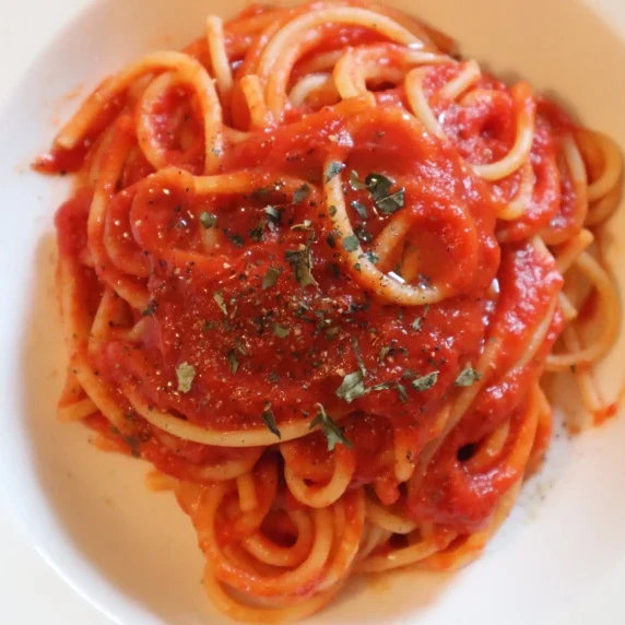 Tomato and mint pasta sauce easy kid-friendly