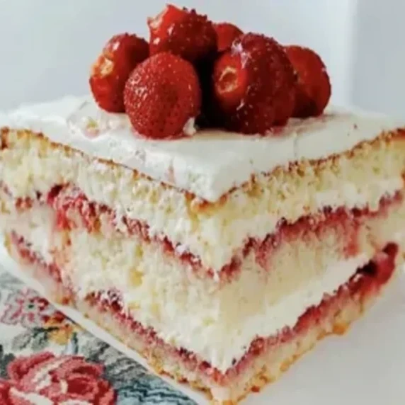 strawberry-crunch-poke-cake