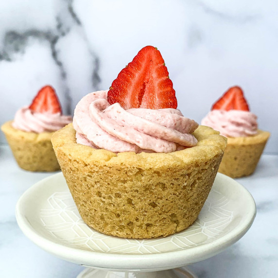 strawberry sugar cookie cups