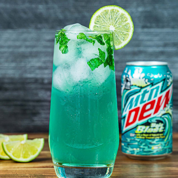 Glass of Baja Blast Mojito with Mtn Dew can