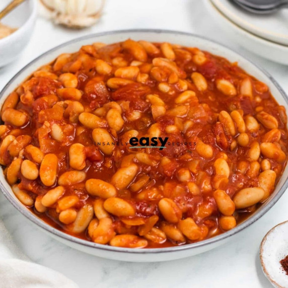 Baked beans in a bowl