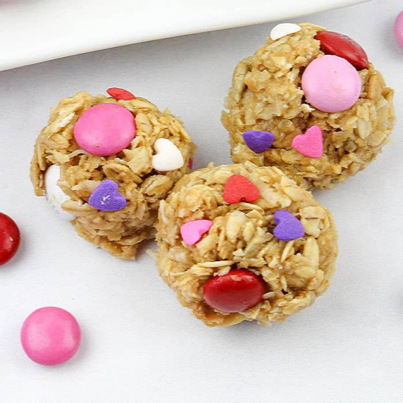 Snack bites with heart and pink, red and purple decorations.