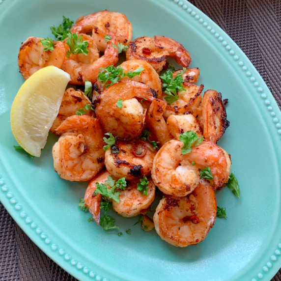 A fragrant grilled shrimp marinated in a garlic and lemon sauce.