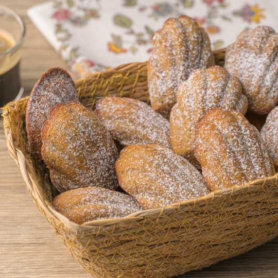 Madeleines o magdalenas de concha al café